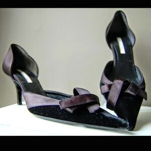**FINAL**Oscar de la Renta Black Velvet & Satin D'Orsay Pumps